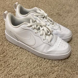 Nike Boys' Grade School Court Borough Low 2 Shoes